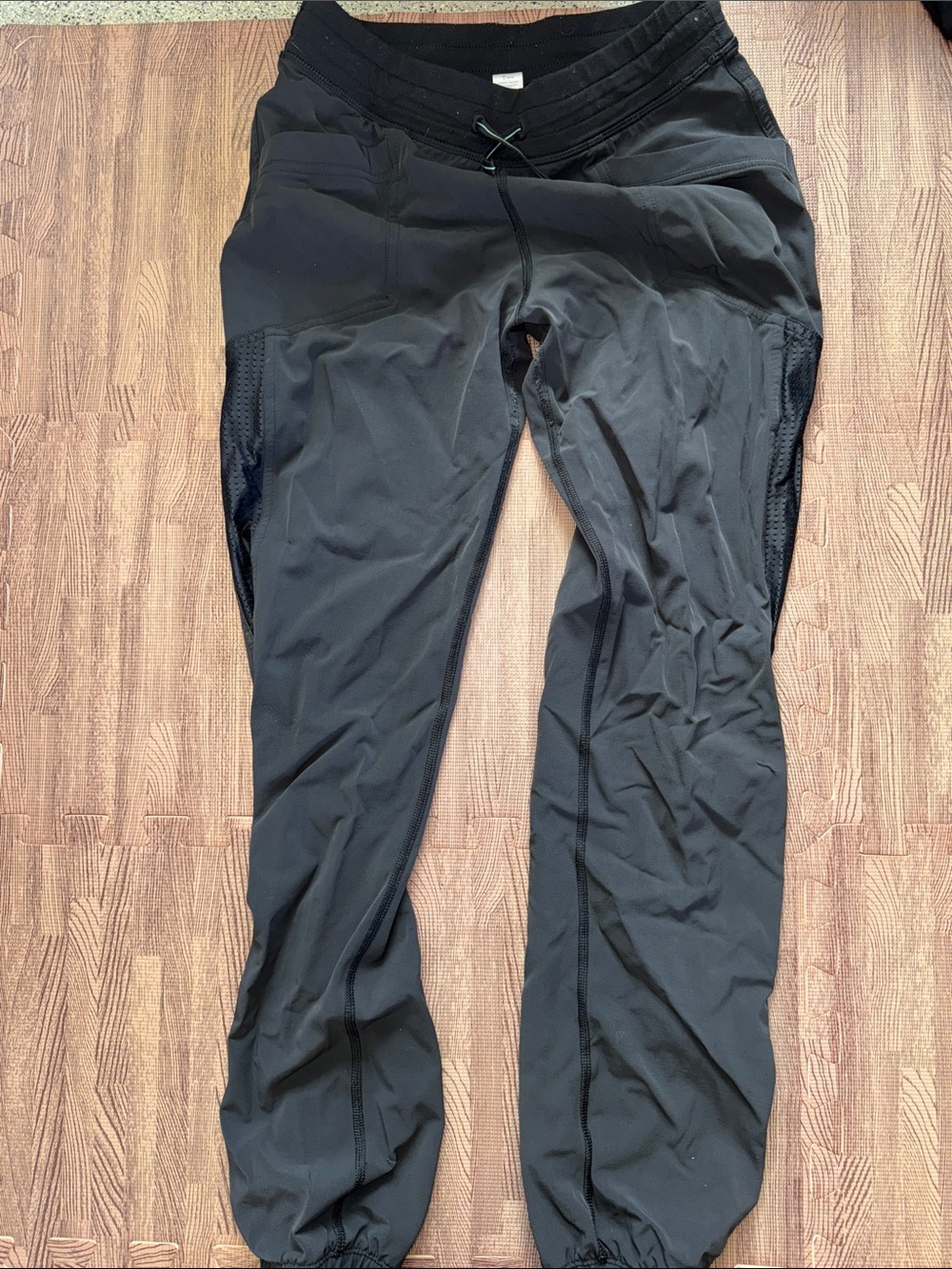 IVIVVA VINTAGE BLACK RUNNING JOGGERS SIZE KIDS 14 OR ADULT XS